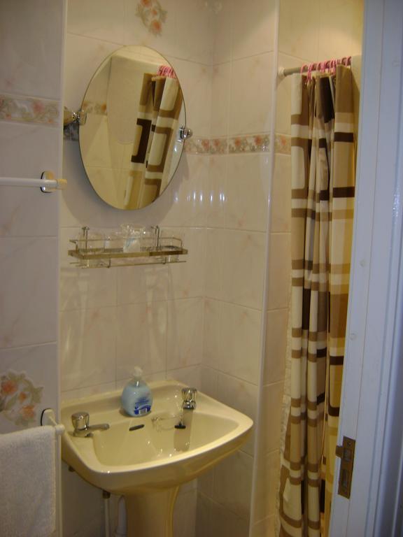 Athenry Guest House Блэкпул Номер фото